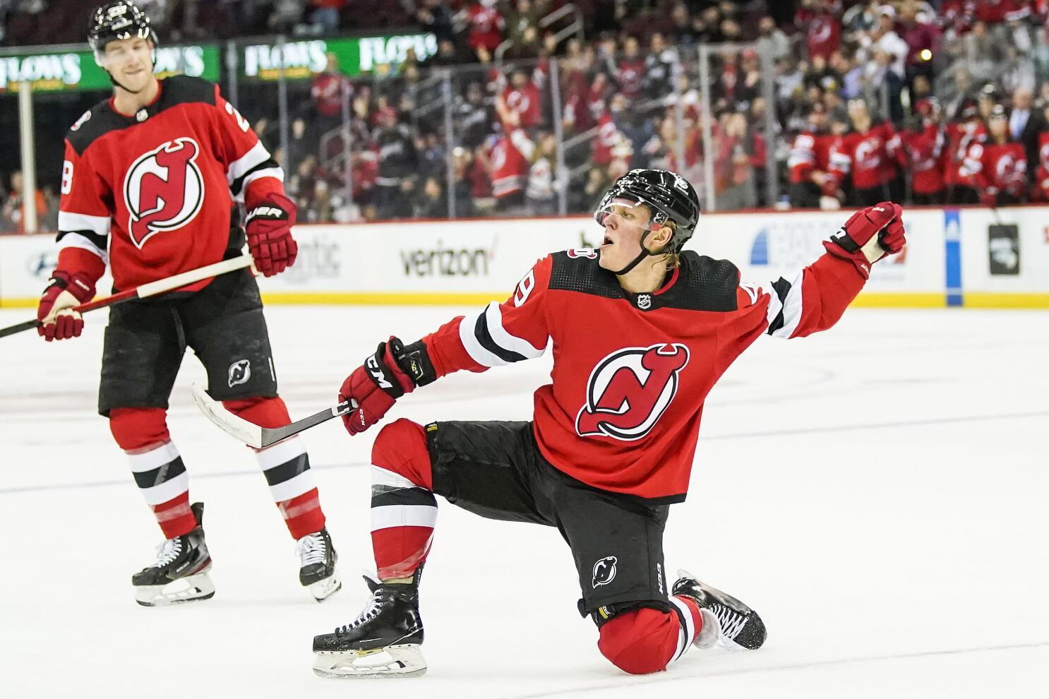 Devils overwhelm Blue Jackets 7 1 Vanecek wins 3rd straight rta